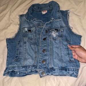 Cropped Jean vest